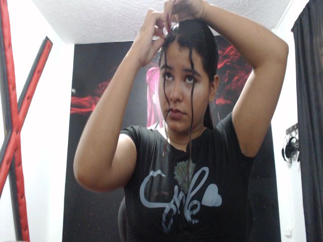 Live sex webcam photo for moanaa_sr #272953127