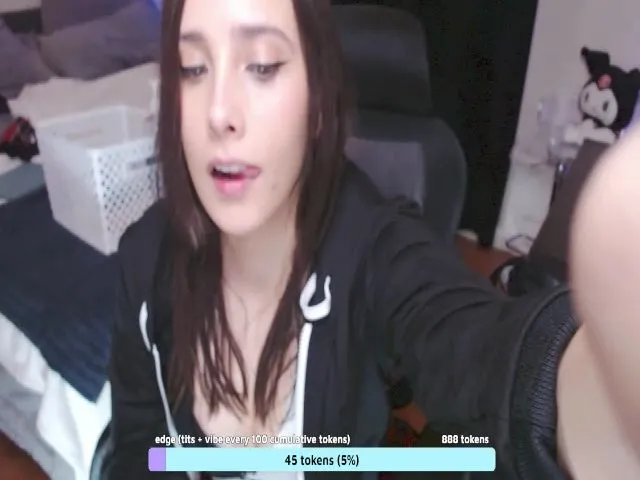 Live sex webcam photo for moonlitfox #271879153