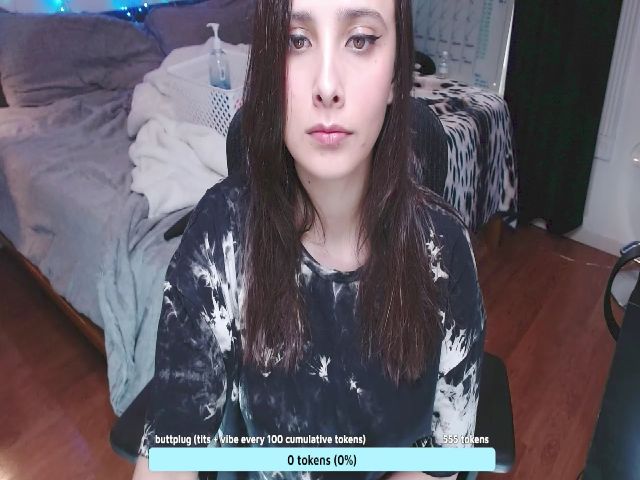 Live sex webcam photo for moonlitfox #272059752