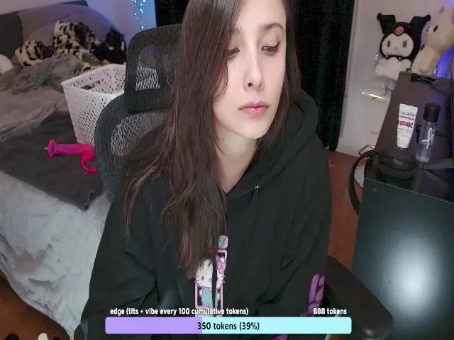 Live sex webcam photo for moonlitfox #272101964