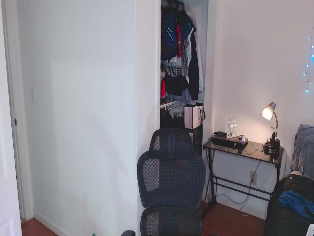 Live sex webcam photo for moonlitfox #273465040