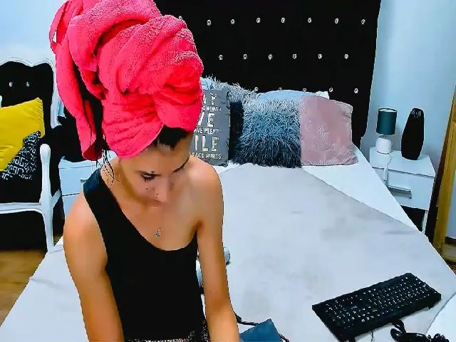 Live sex webcam photo for naturalgirl25 #274321170