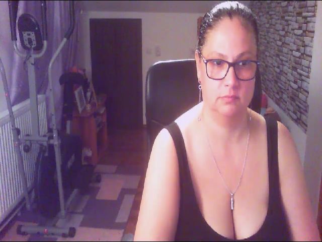 Live sex webcam photo for newhellen4u #274201805