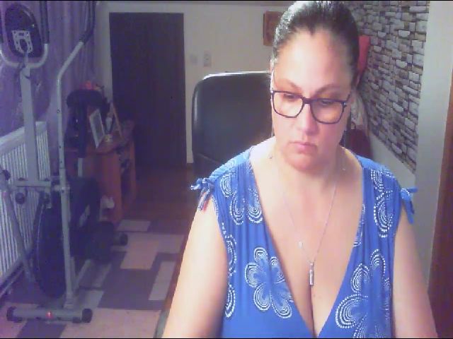 Live sex webcam photo for newhellen4u #274262334