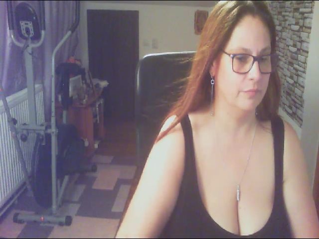 Live sex webcam photo for newhellen4u #274436538