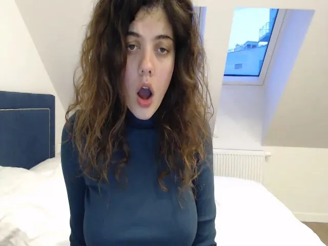 Live sex webcam photo for ocean_eyess_ #287896931