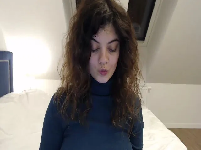 Live sex webcam photo for ocean_eyess_ #287896932