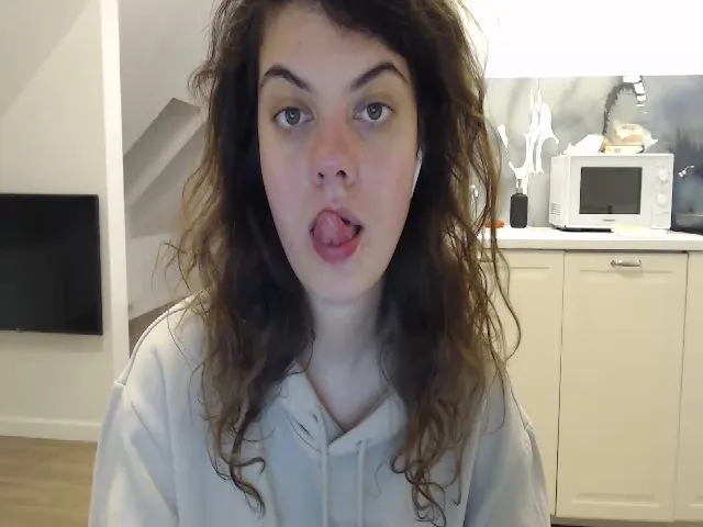 Live sex webcam photo for ocean_eyess_ #287896934