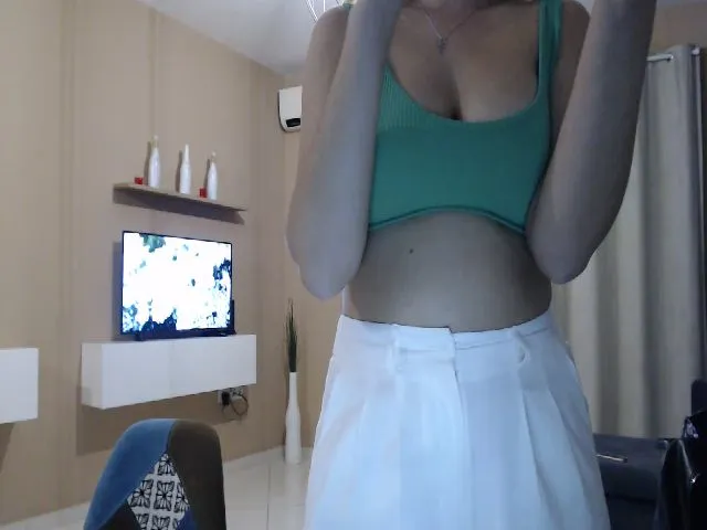 Live sex webcam photo for ocean_eyess_ #287896942