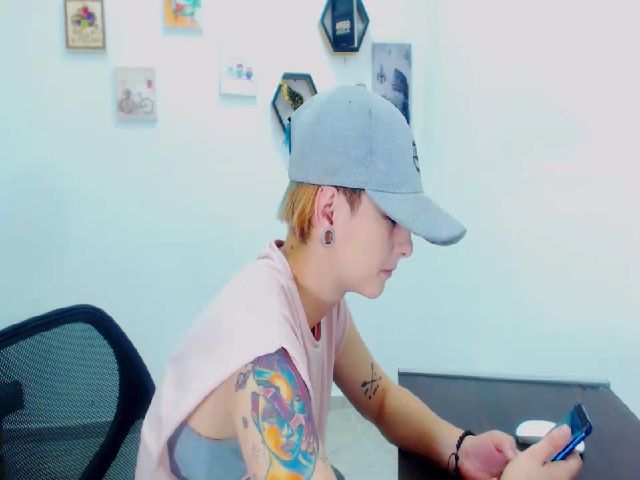 Live sex webcam photo for poison_blue #272022673