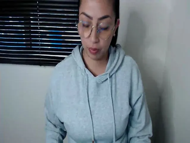 Live sex webcam photo for salmahayek1 #273172949