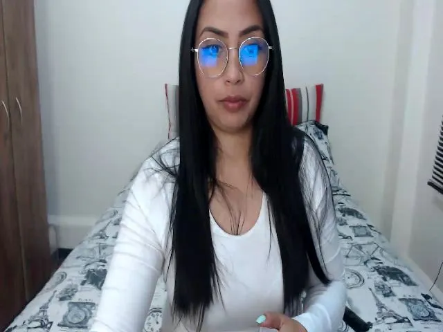 Live sex webcam photo for salmahayek1 #273506480