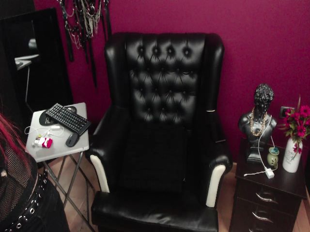 Live sex webcam photo for samantasmithh #271877587