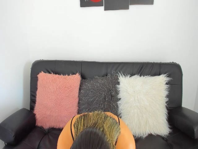 Live sex webcam photo for saracruz1 #273182192