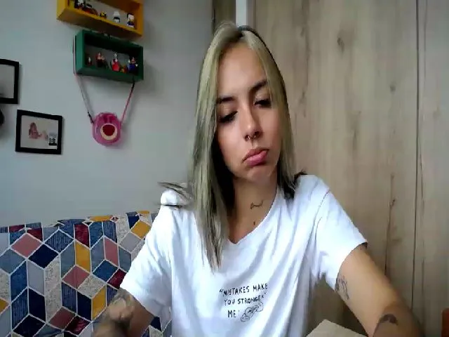 Live sex webcam photo for scarletdoll_ #274035808