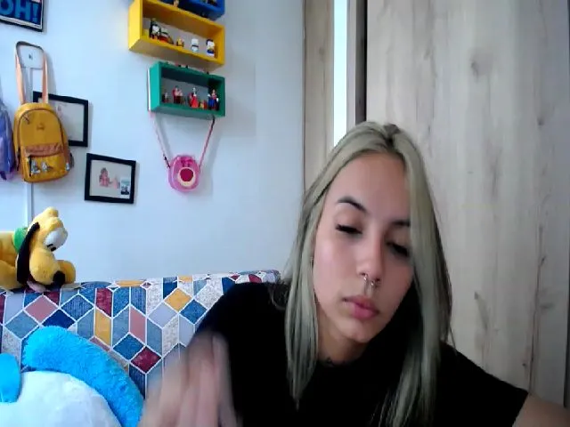 Live sex webcam photo for scarletdoll_ #274058927