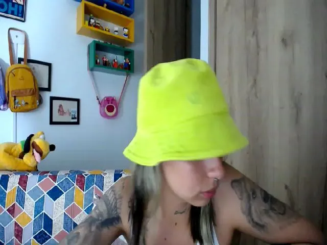 Live sex webcam photo for scarletdoll_ #274083566