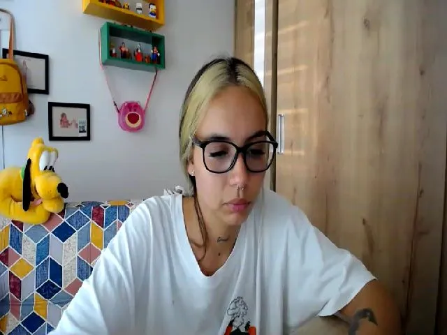 Live sex webcam photo for scarletdoll_ #274109249