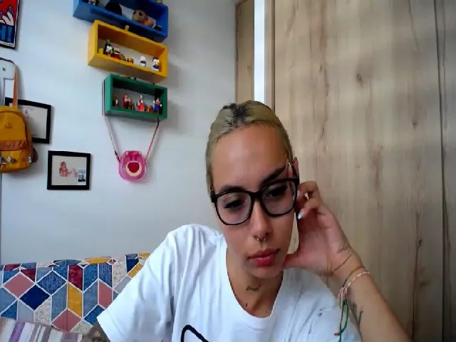 Live sex webcam photo for scarletdoll_ #274141149