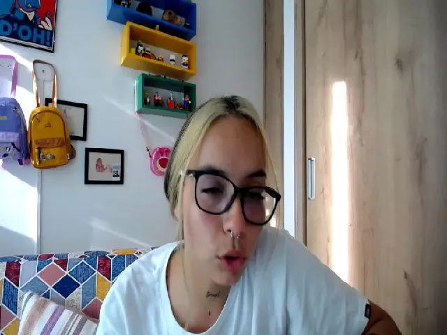 Live sex webcam photo for scarletdoll_ #274141236