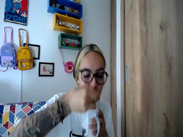 Live sex webcam photo for scarletdoll_ #274141392