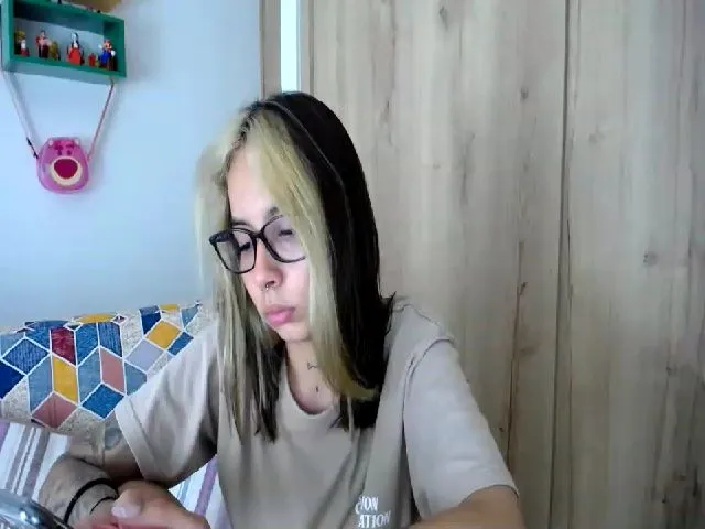 Live sex webcam photo for scarletdoll_ #274143575