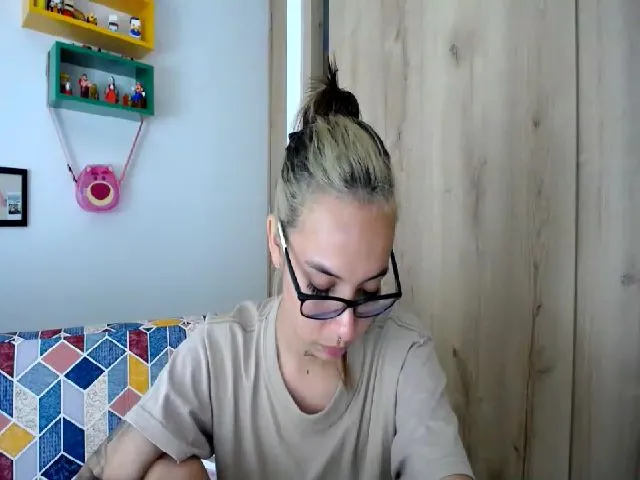 Live sex webcam photo for scarletdoll_ #274143695