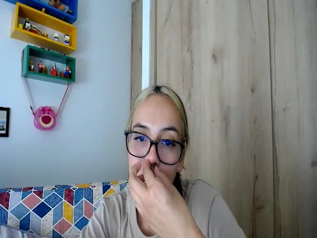 Live sex webcam photo for scarletdoll_ #274144243