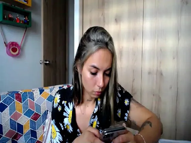 Live sex webcam photo for scarletdoll_ #274160644