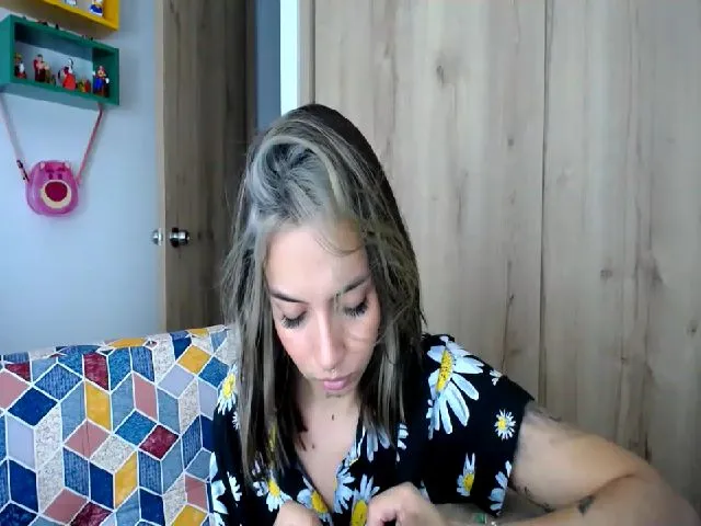 Live sex webcam photo for scarletdoll_ #274160808