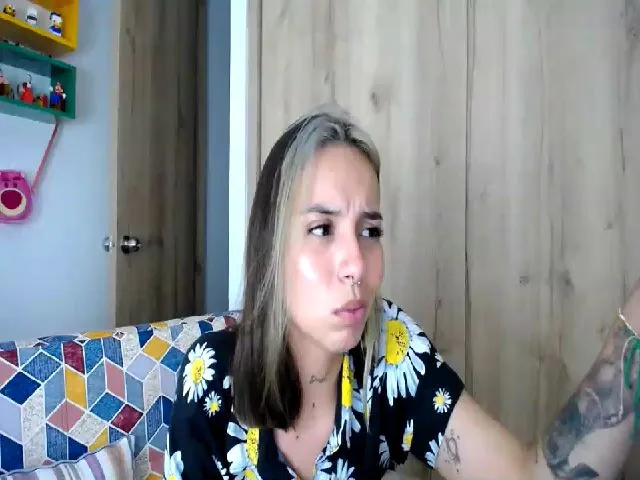 Live sex webcam photo for scarletdoll_ #274161919