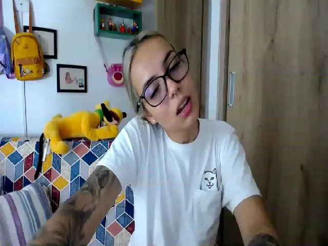 Live sex webcam photo for scarletdoll_ #274182732