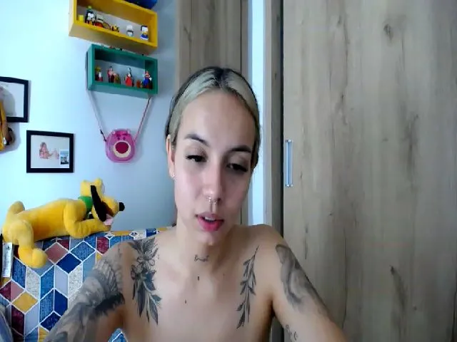 Live sex webcam photo for scarletdoll_ #274183158