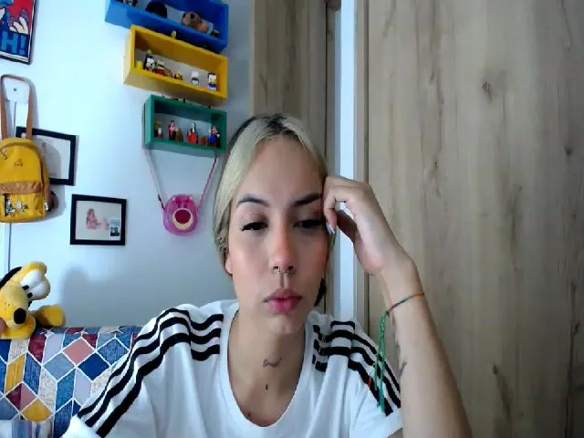 Live sex webcam photo for scarletdoll_ #274193477