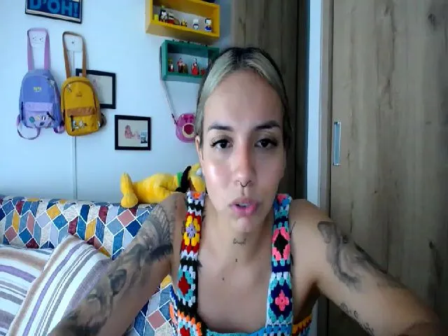 Live sex webcam photo for scarletdoll_ #274242219