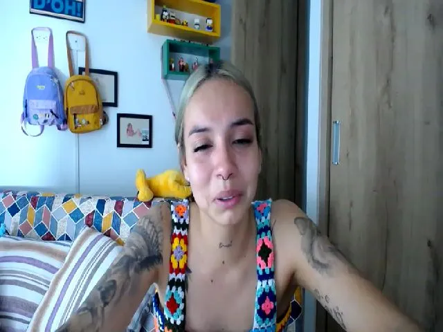 Live sex webcam photo for scarletdoll_ #274243962