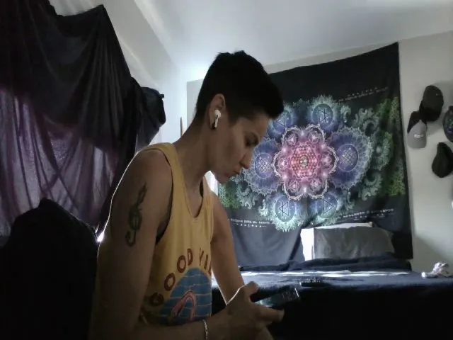 Live sex webcam photo for sexysweet420 #274137973