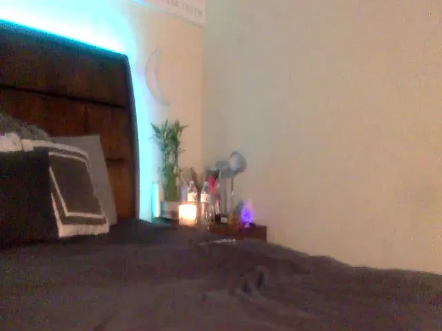 Live sex webcam photo for sexyyliyahh #273386600