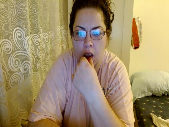 Live sex webcam photo for shycurvymom #272180792