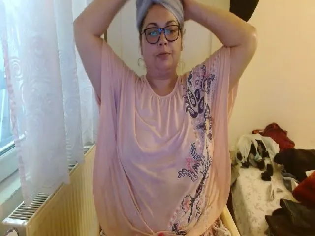 Live sex webcam photo for shycurvymom #273461190