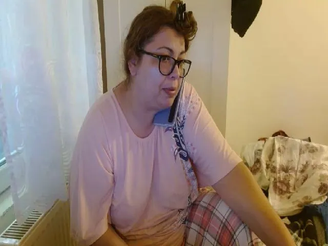Live sex webcam photo for shycurvymom #273461370
