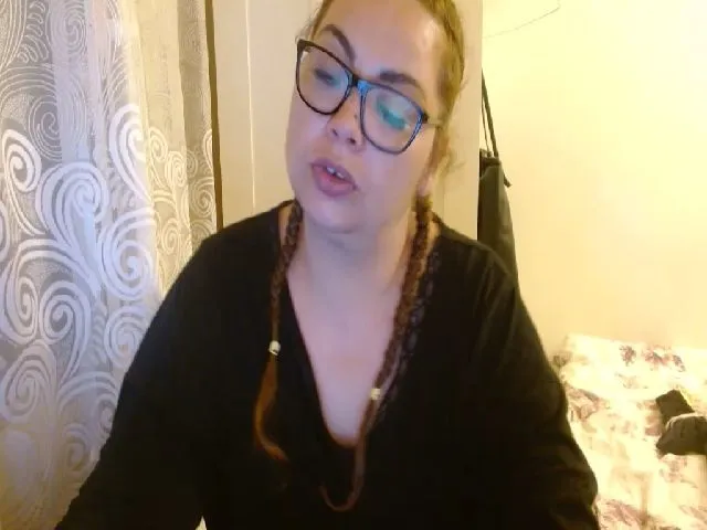 Live sex webcam photo for shycurvymom #273518698