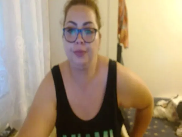 Live sex webcam photo for shycurvymom #273581174