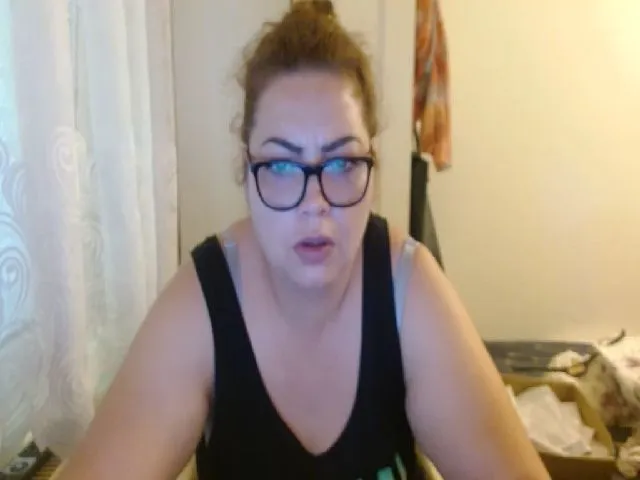 Live sex webcam photo for shycurvymom #273581438