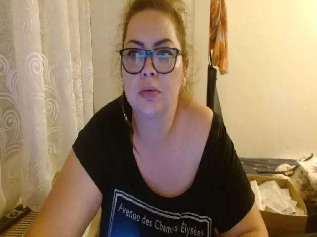 Live sex webcam photo for shycurvymom #273584470