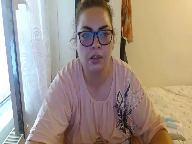 Live sex webcam photo for shycurvymom #273589813