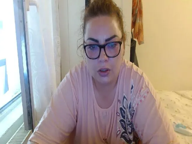 Live sex webcam photo for shycurvymom #273589922