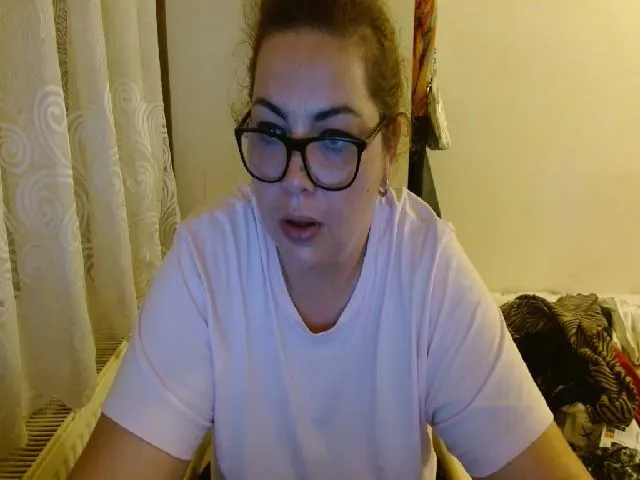 Live sex webcam photo for shycurvymom #273628815