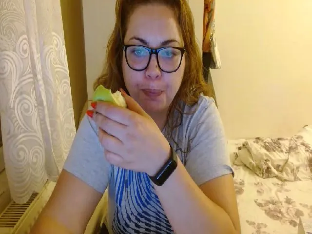 Live sex webcam photo for shycurvymom #273640053
