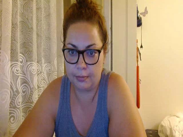 Live sex webcam photo for shycurvymom #274357279